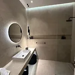 Detached House,with Courtyard And Fast Wi-fi In The Centre Kalamata