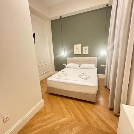 Villa Detached House,with Courtyard And Fast Wi-fi In The Centre *