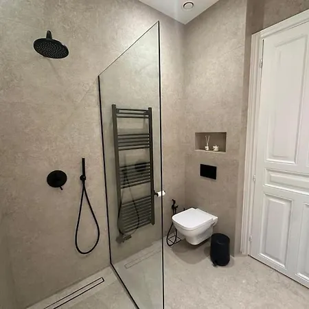 וילה Detached House,with Courtyard And Fast Wi-fi In The Centre