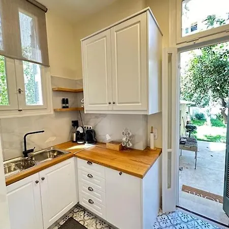 Detached House,with Courtyard And Fast Wi-fi In The Centre וילה