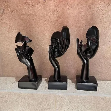 Detached House,with Courtyard And Fast Wi-fi In The Centre *