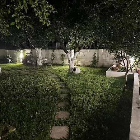 Detached House,with Courtyard And Fast Wi-fi In The Centre Villa