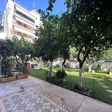 Villa Detached House,with Courtyard And Fast Wi-fi In The Centre Kalamata