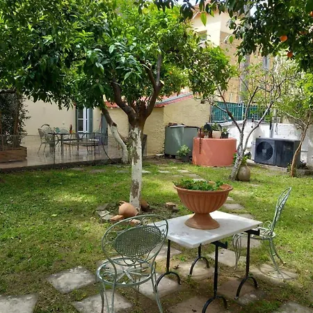 Villa Detached House,with Courtyard And Fast Wi-fi In The Centre