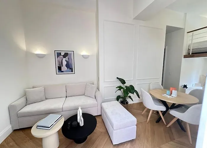 Villa Detached House,with Courtyard And Fast Wi-fi In The Centre