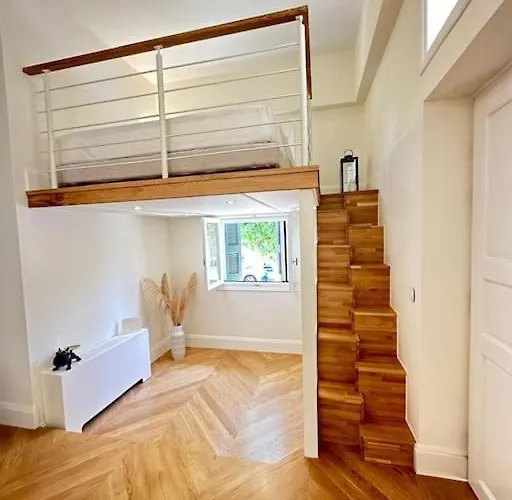 Detached House,with Courtyard And Fast Wi-fi In The Centre Villa