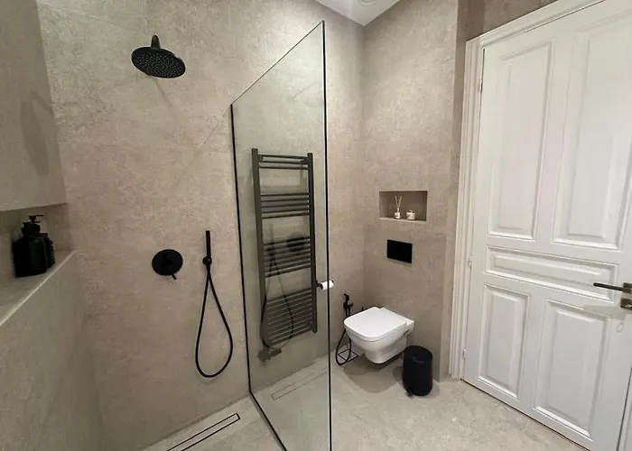 Villa Detached House,with Courtyard And Fast Wi-fi In The Centre