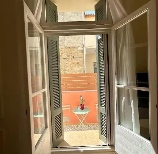 Villa Detached House,with Courtyard And Fast Wi-fi In The Centre *