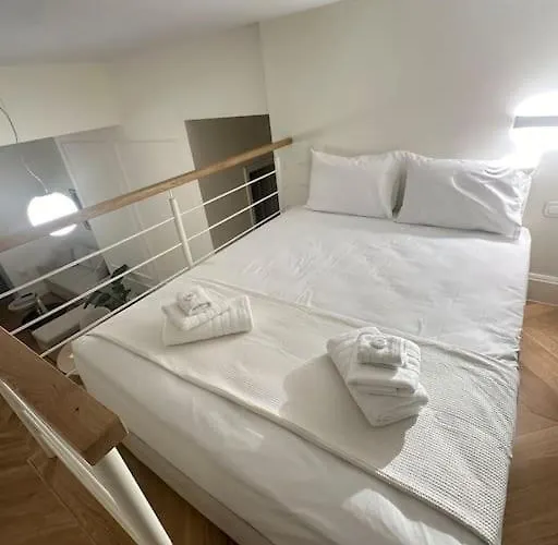 Detached House,with Courtyard And Fast Wi-fi In The Centre * Calamata