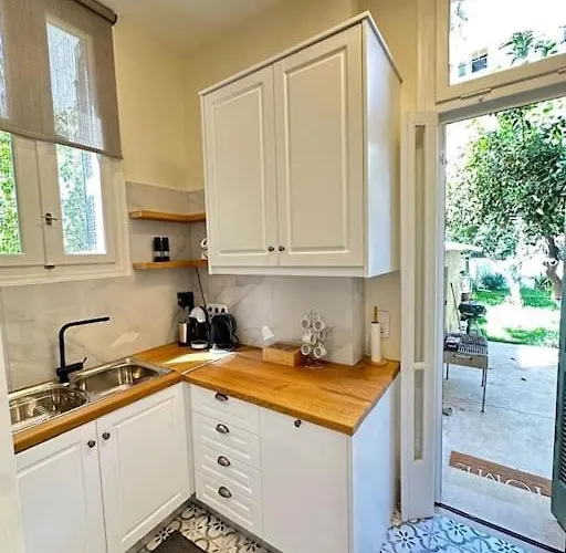 Detached House,with Courtyard And Fast Wi-fi In The Centre Villa