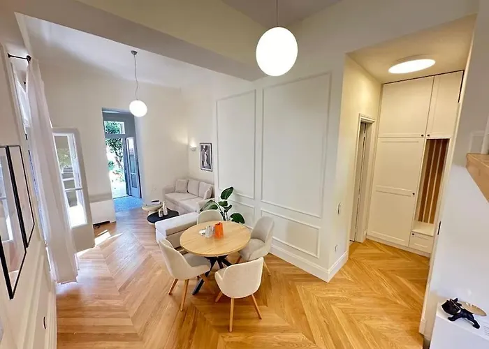 Villa Detached House,with Courtyard And Fast Wi-fi In The Centre