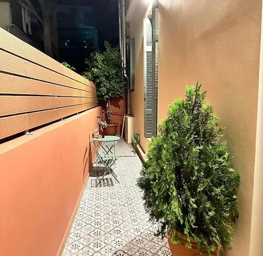 Detached House,with Courtyard And Fast Wi-fi In The Centre * Calamata