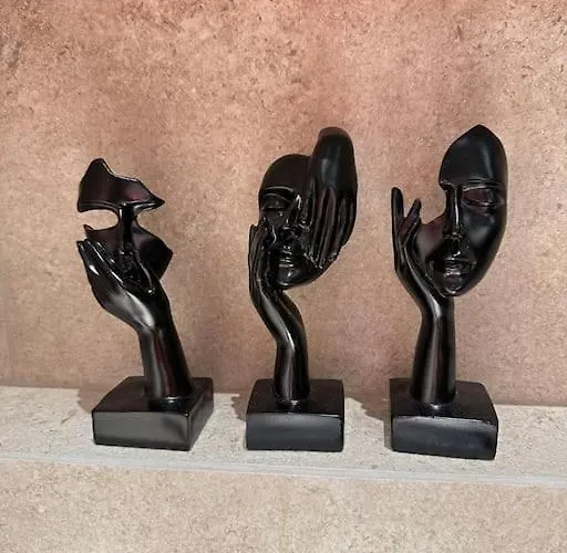 Detached House,with Courtyard And Fast Wi-fi In The Centre *