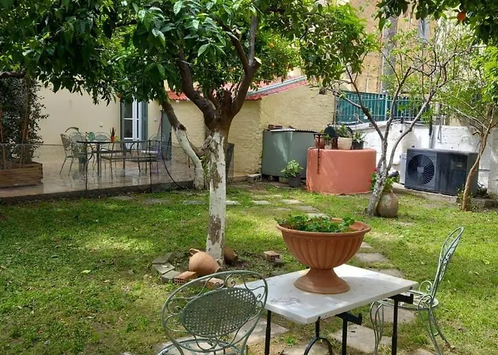 Villa Detached House,with Courtyard And Fast Wi-fi In The Centre